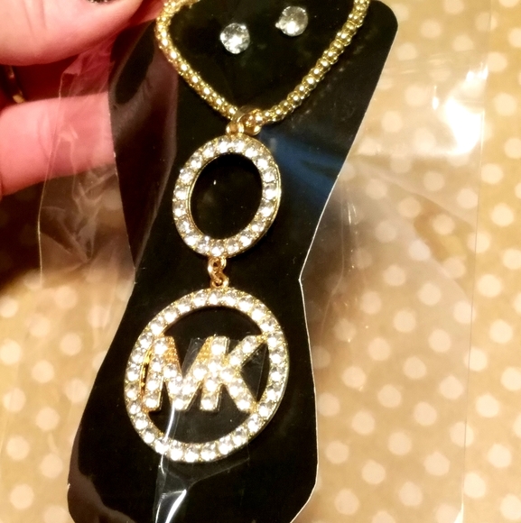 NWT Faux Diamond Logo Necklace & Earrings Set - GOLD COLOR - Picture 2 of 10